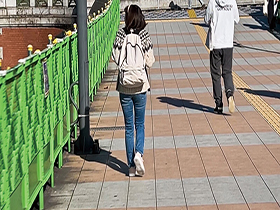 修学旅行で迷子になった女の子を連れ込んでパコパコしたったwwwww サンプル動画サムネイル